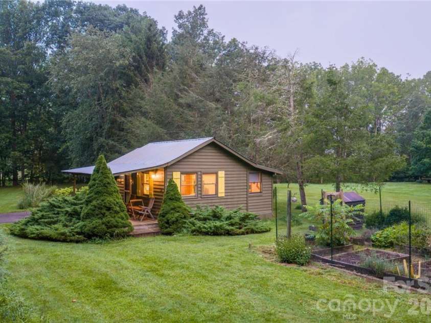 151 Red Tailed Hawk Road, Banner Elk, NC 28604.  MLS# CAR4427240, YatesRealty ID 52343. 