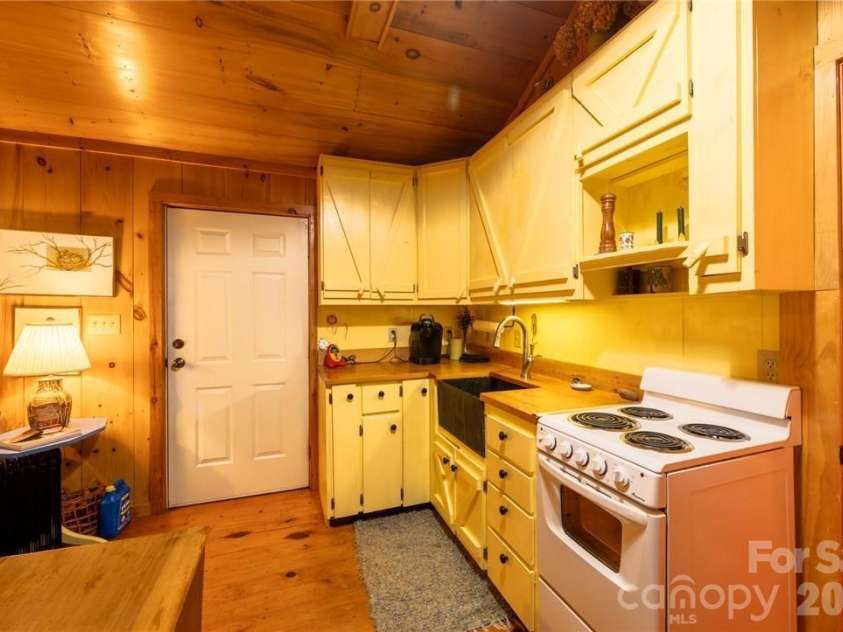 151 Red Tailed Hawk Road, Banner Elk, NC 28604.  MLS# CAR4427240, YatesRealty ID 52343. 