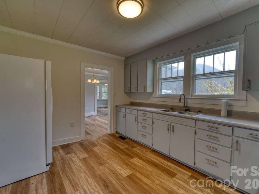 6090 US 23 Highway, Mars Hill, NC 28754.  MLS# CAR4356782, YatesRealty ID 52345. 