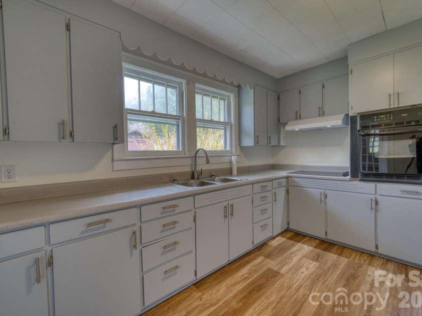 6090 US 23 Highway, Mars Hill, NC 28754.  MLS# CAR4356782, YatesRealty ID 52345. 