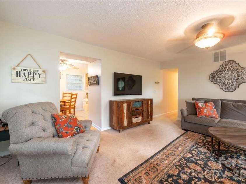 202 Village Green Road, Blowing Rock, NC 28605.  MLS# CAR4393048, YatesRealty ID 52348. 
