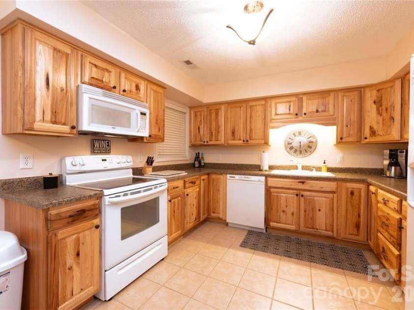 202 Village Green Road, Blowing Rock, NC 28605.  MLS# CAR4393048, YatesRealty ID 52348. 