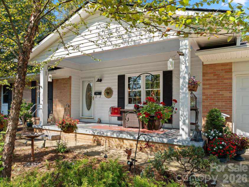 51 Parkview Drive, Brevard, NC 28712.  MLS# CAR4426736, YatesRealty ID 52349. 
