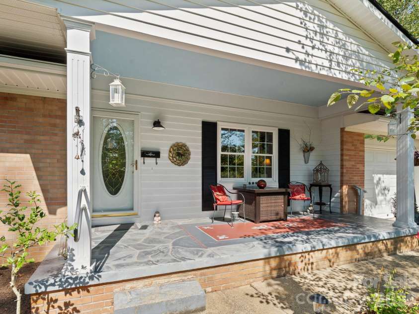 51 Parkview Drive, Brevard, NC 28712.  MLS# CAR4426736, YatesRealty ID 52349. 