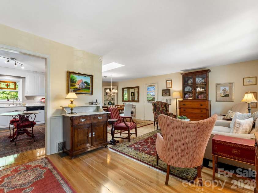 51 Parkview Drive, Brevard, NC 28712.  MLS# CAR4426736, YatesRealty ID 52349. 