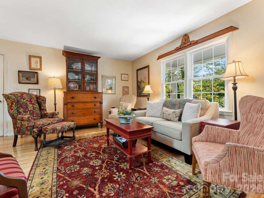 51 Parkview Drive, Brevard, NC 28712.  MLS# CAR4426736, YatesRealty ID 52349. 