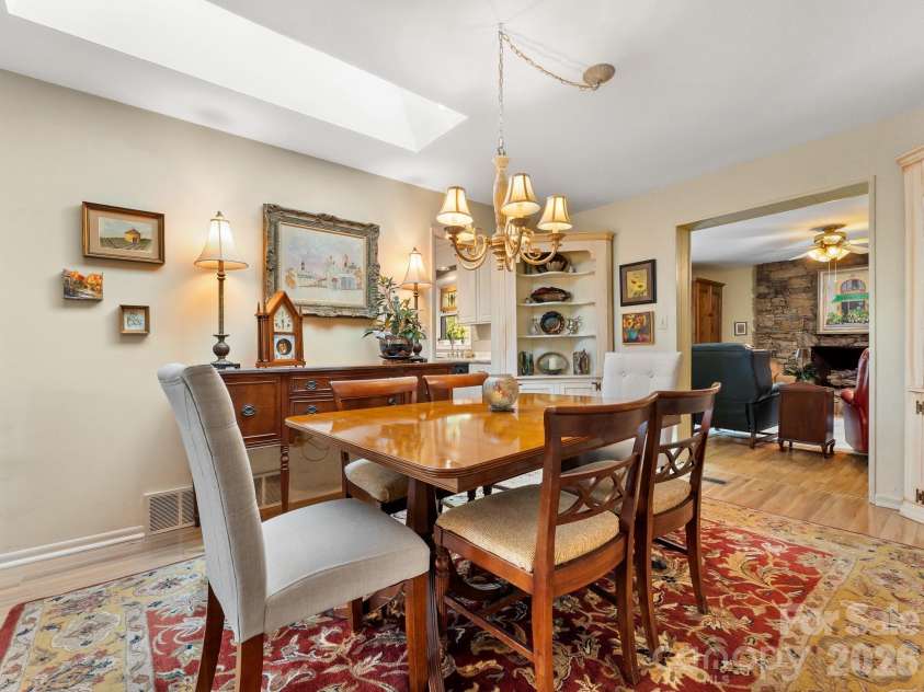 51 Parkview Drive, Brevard, NC 28712.  MLS# CAR4426736, YatesRealty ID 52349. 