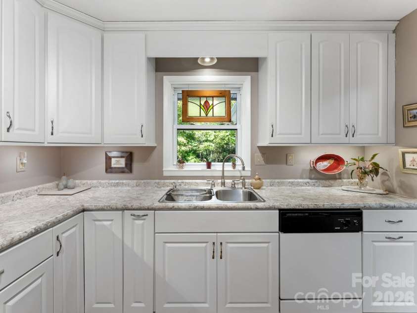 51 Parkview Drive, Brevard, NC 28712.  MLS# CAR4426736, YatesRealty ID 52349. 
