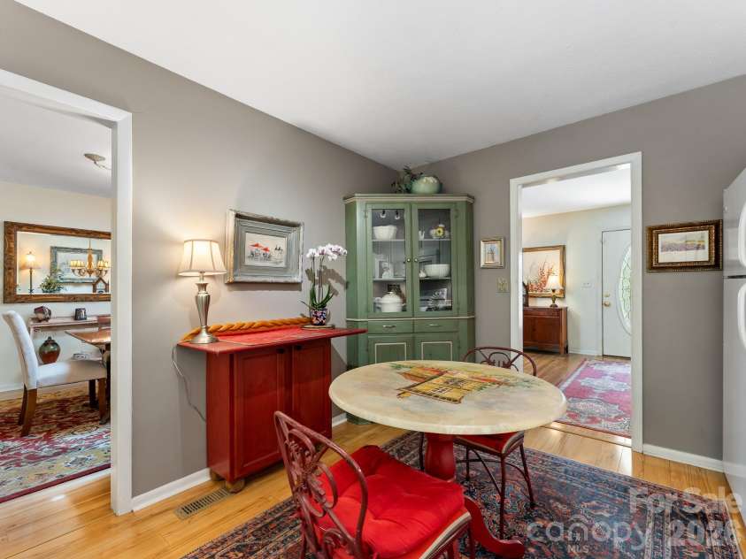 51 Parkview Drive, Brevard, NC 28712.  MLS# CAR4426736, YatesRealty ID 52349. 