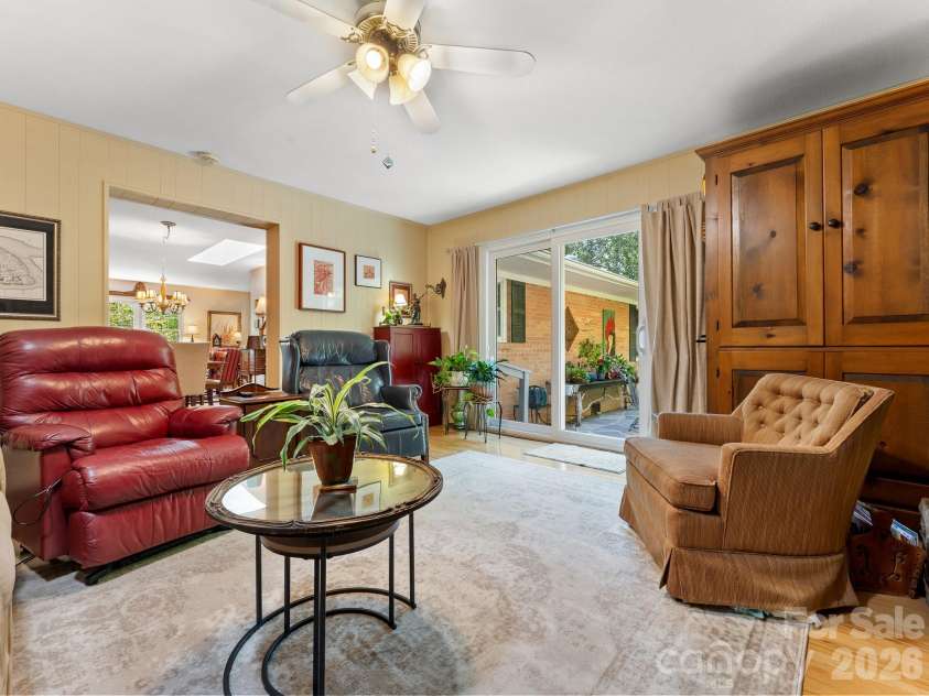51 Parkview Drive, Brevard, NC 28712.  MLS# CAR4426736, YatesRealty ID 52349. 