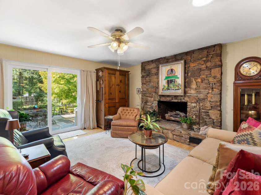 51 Parkview Drive, Brevard, NC 28712.  MLS# CAR4426736, YatesRealty ID 52349. 