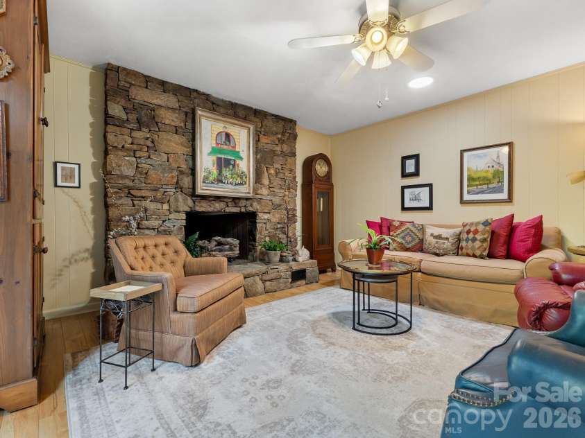 51 Parkview Drive, Brevard, NC 28712.  MLS# CAR4426736, YatesRealty ID 52349. 