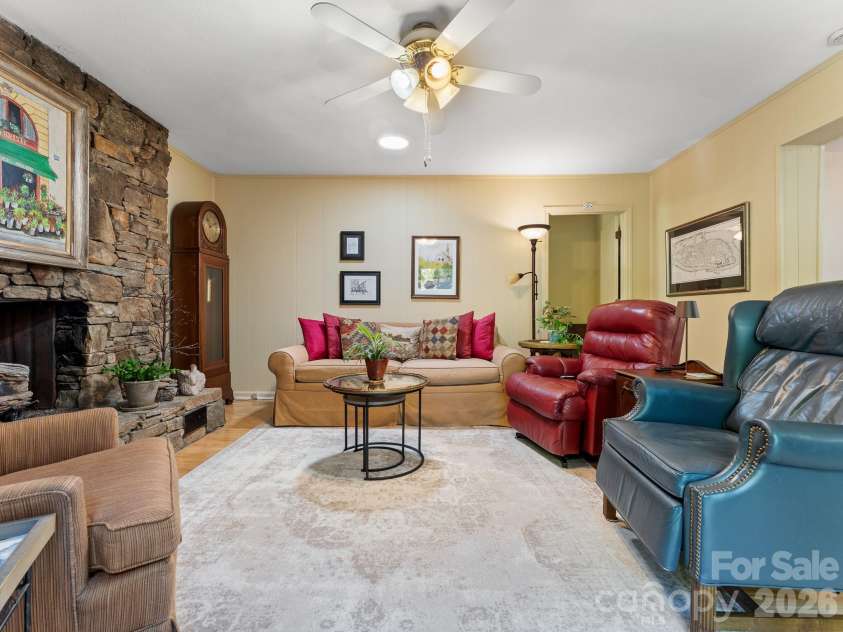 51 Parkview Drive, Brevard, NC 28712.  MLS# CAR4426736, YatesRealty ID 52349. 