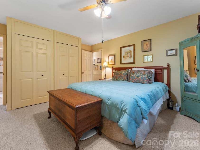 51 Parkview Drive, Brevard, NC 28712.  MLS# CAR4426736, YatesRealty ID 52349. 