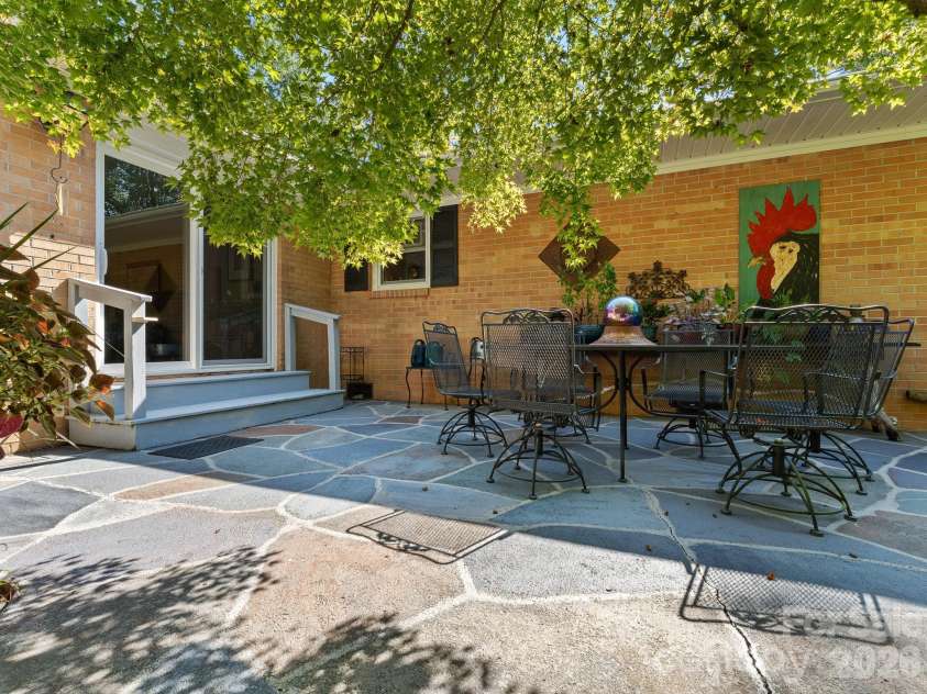 51 Parkview Drive, Brevard, NC 28712.  MLS# CAR4426736, YatesRealty ID 52349. 
