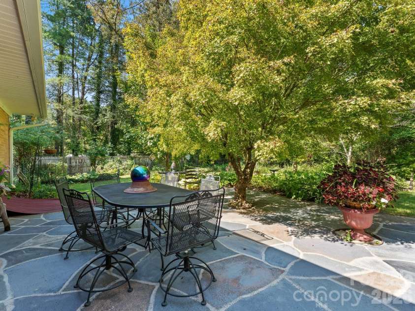 51 Parkview Drive, Brevard, NC 28712.  MLS# CAR4426736, YatesRealty ID 52349. 