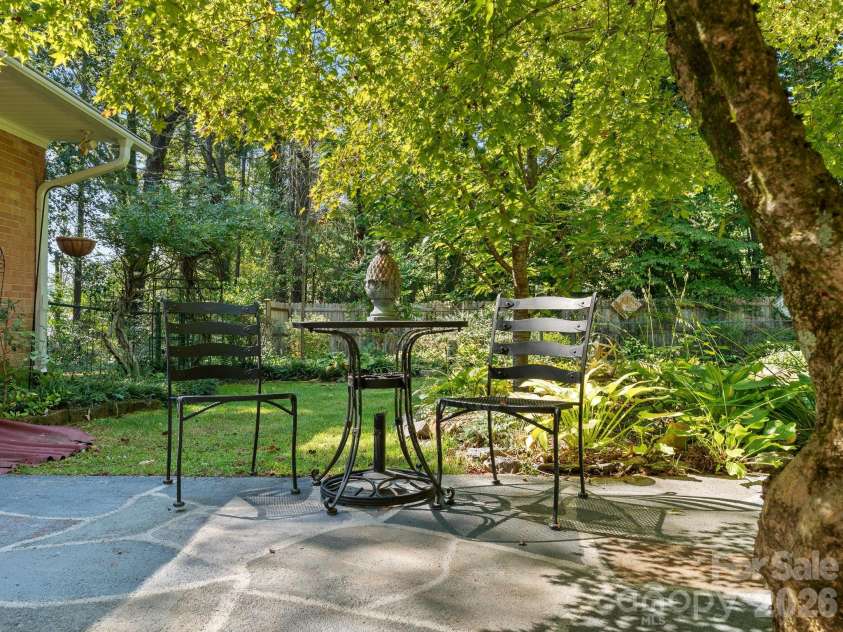 51 Parkview Drive, Brevard, NC 28712.  MLS# CAR4426736, YatesRealty ID 52349. 