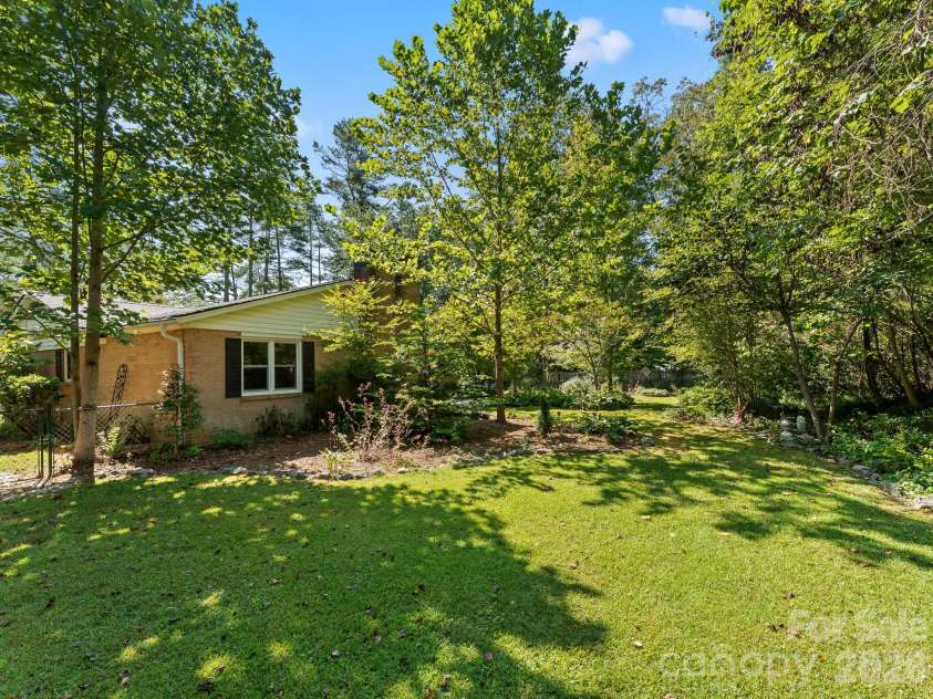 51 Parkview Drive, Brevard, NC 28712.  MLS# CAR4426736, YatesRealty ID 52349. 