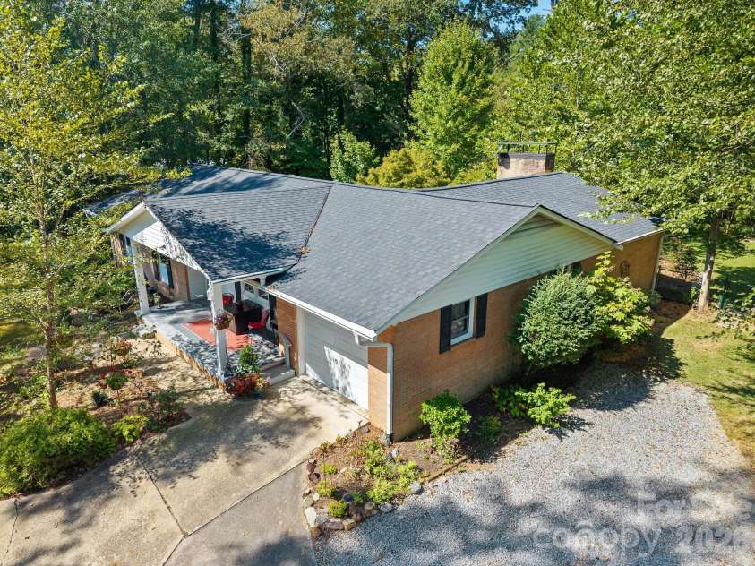 51 Parkview Drive, Brevard, NC 28712.  MLS# CAR4426736, YatesRealty ID 52349. 
