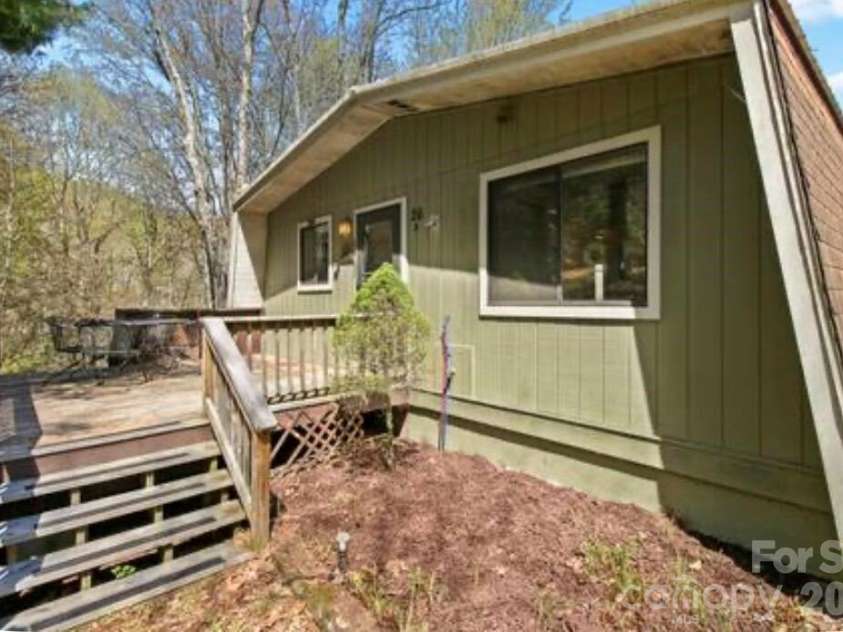 26 Pinetop Circle, Banner Elk, NC 28604.  MLS# CAR4427311, YatesRealty ID 52350. 