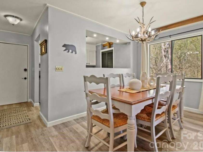 26 Pinetop Circle, Banner Elk, NC 28604.  MLS# CAR4427311, YatesRealty ID 52350. 