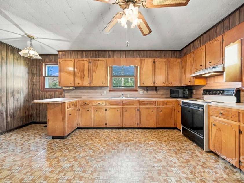 3140 Main Street, Claremont, NC 28610.  MLS# CAR4424661, YatesRealty ID 52351. 
