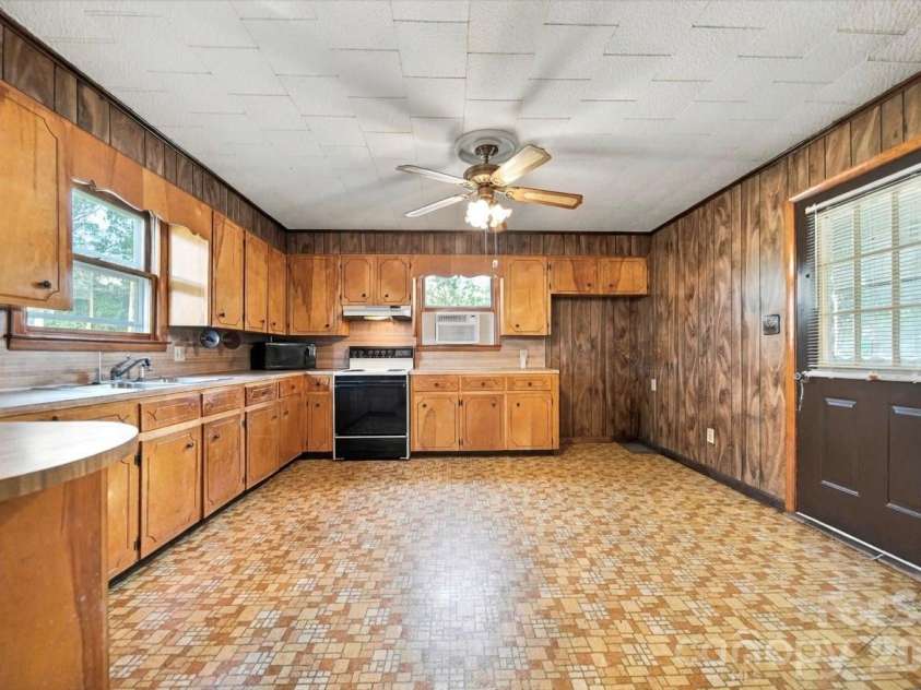 3140 Main Street, Claremont, NC 28610.  MLS# CAR4424661, YatesRealty ID 52351. 