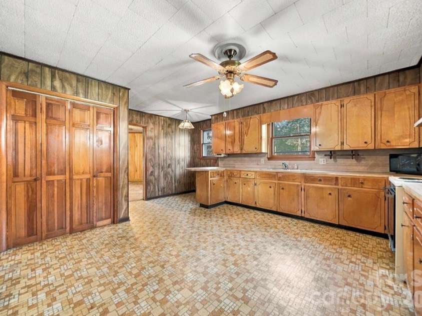 3140 Main Street, Claremont, NC 28610.  MLS# CAR4424661, YatesRealty ID 52351. 