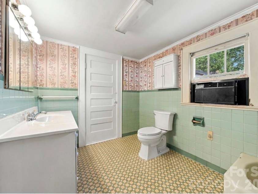 3140 Main Street, Claremont, NC 28610.  MLS# CAR4424661, YatesRealty ID 52351. 