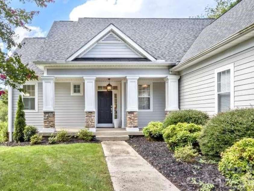 634 Vista Falls Road, Mills River, NC 28759.  MLS# CAR4419847, YatesRealty ID 52355. 