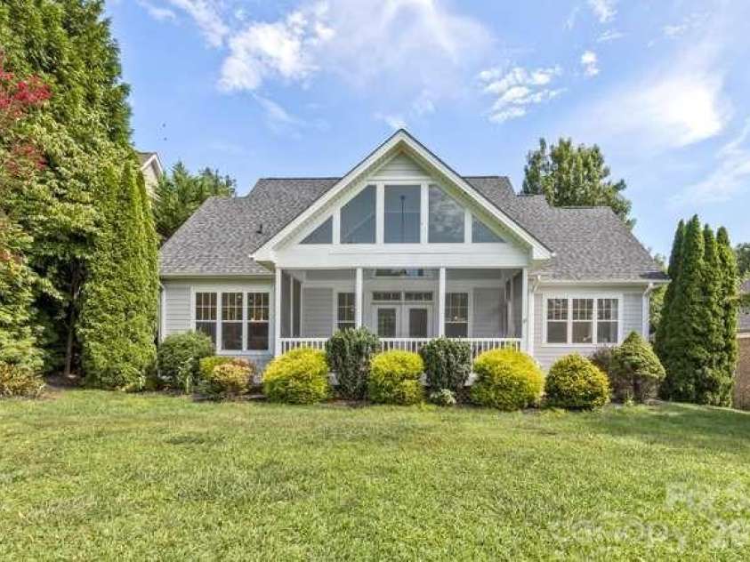 634 Vista Falls Road, Mills River, NC 28759.  MLS# CAR4419847, YatesRealty ID 52355. 
