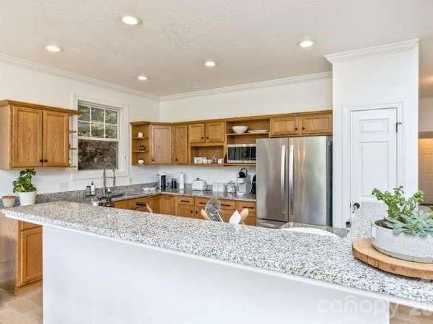 634 Vista Falls Road, Mills River, NC 28759.  MLS# CAR4419847, YatesRealty ID 52355. 