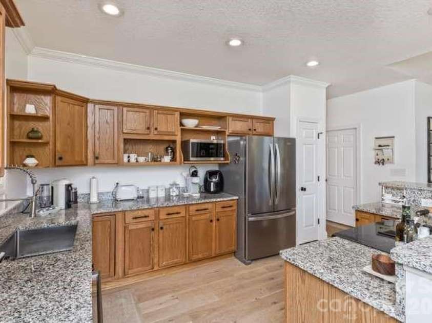 634 Vista Falls Road, Mills River, NC 28759.  MLS# CAR4419847, YatesRealty ID 52355. 
