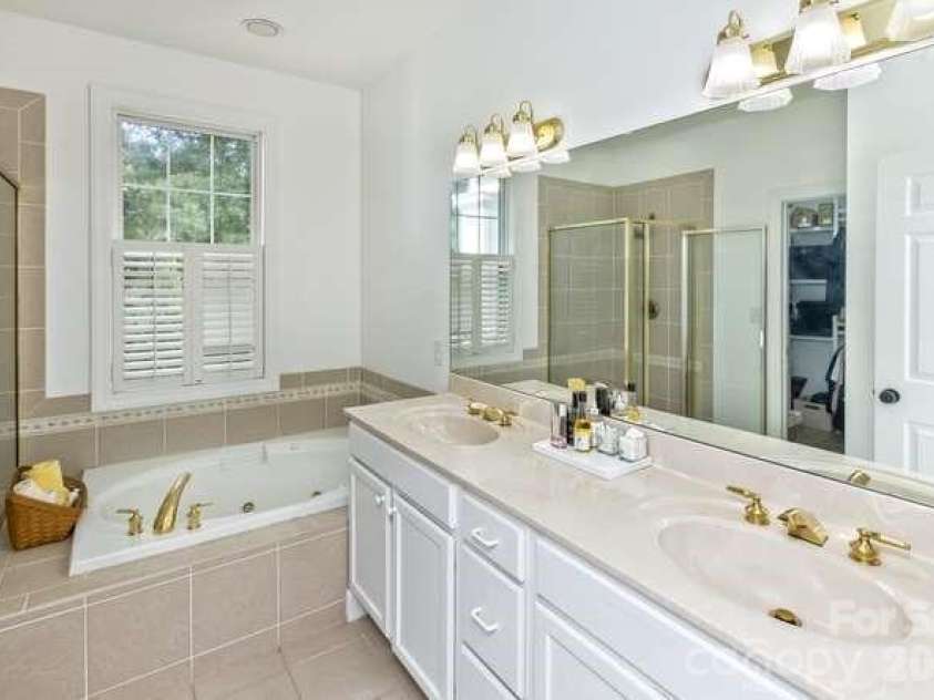 634 Vista Falls Road, Mills River, NC 28759.  MLS# CAR4419847, YatesRealty ID 52355. 