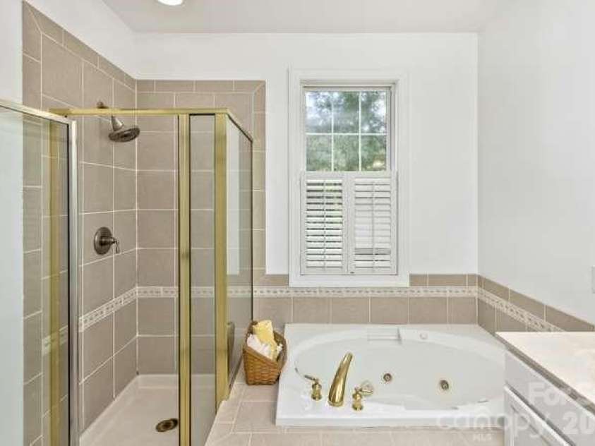 634 Vista Falls Road, Mills River, NC 28759.  MLS# CAR4419847, YatesRealty ID 52355. 