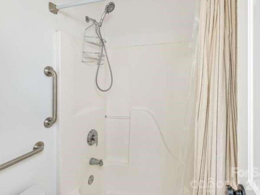 634 Vista Falls Road, Mills River, NC 28759.  MLS# CAR4419847, YatesRealty ID 52355. 