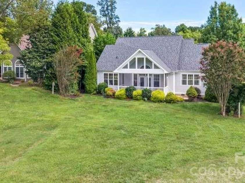 634 Vista Falls Road, Mills River, NC 28759.  MLS# CAR4419847, YatesRealty ID 52355. 