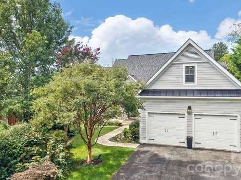 634 Vista Falls Road, Mills River, NC 28759.  MLS# CAR4419847, YatesRealty ID 52355. 