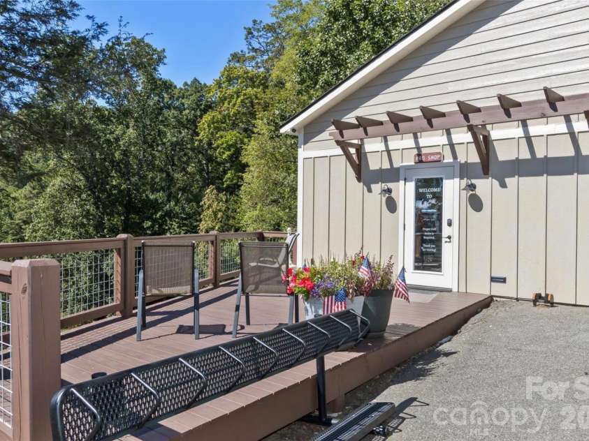 634 Vista Falls Road, Mills River, NC 28759.  MLS# CAR4419847, YatesRealty ID 52355. 