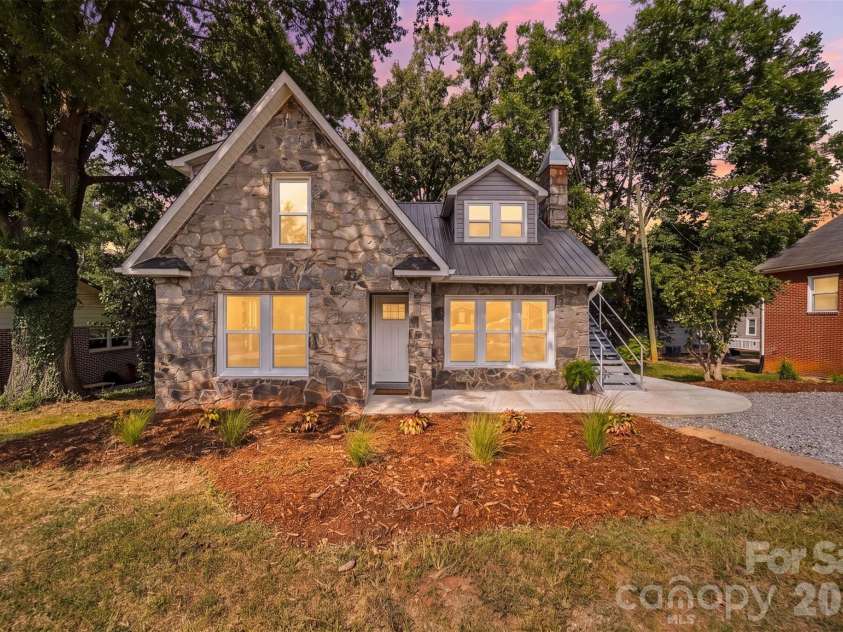 436 Green Street, Morganton, NC 28655.  MLS# CAR4426921, YatesRealty ID 52356. 