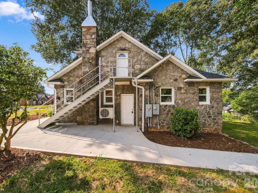 436 Green Street, Morganton, NC 28655.  MLS# CAR4426921, YatesRealty ID 52356. 