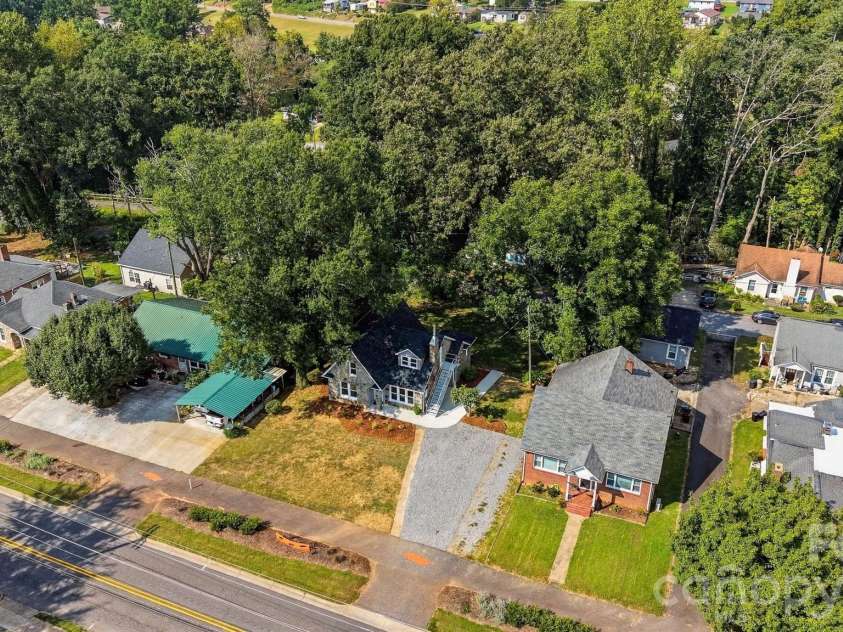 436 Green Street, Morganton, NC 28655.  MLS# CAR4426921, YatesRealty ID 52356. 