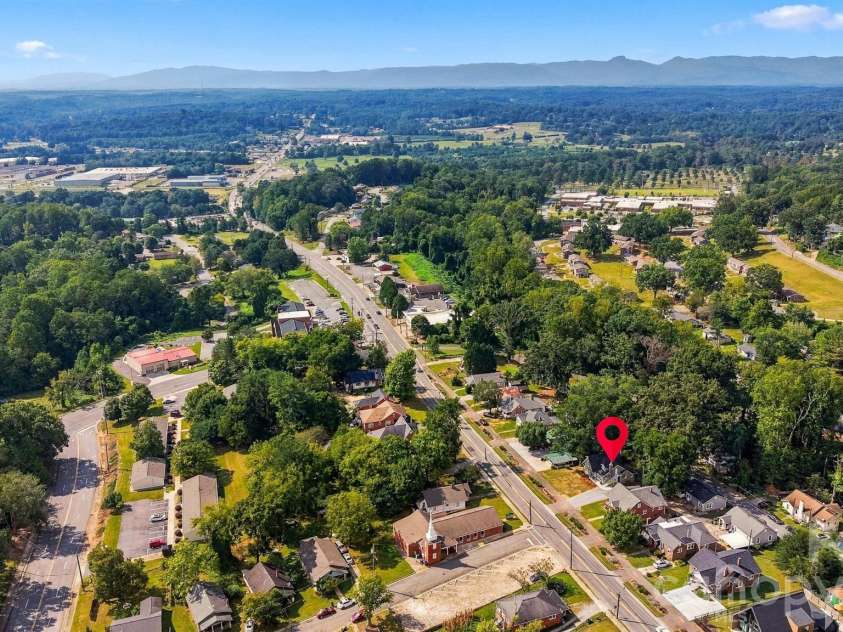 436 Green Street, Morganton, NC 28655.  MLS# CAR4426921, YatesRealty ID 52356. 