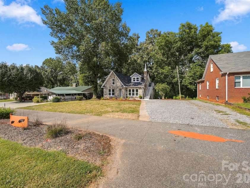 436 Green Street, Morganton, NC 28655.  MLS# CAR4426921, YatesRealty ID 52356. 
