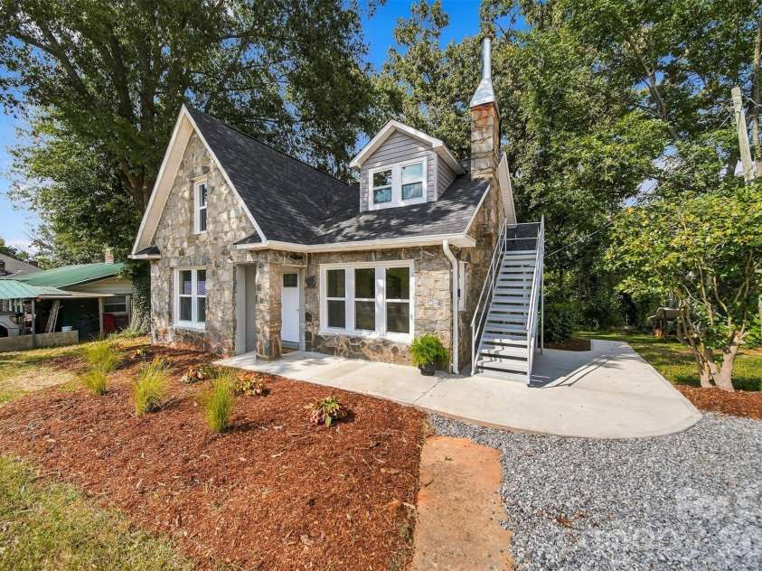 436 Green Street, Morganton, NC 28655.  MLS# CAR4426921, YatesRealty ID 52356. 