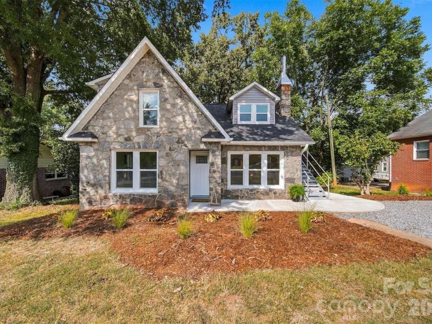 436 Green Street, Morganton, NC 28655.  MLS# CAR4426921, YatesRealty ID 52356. 