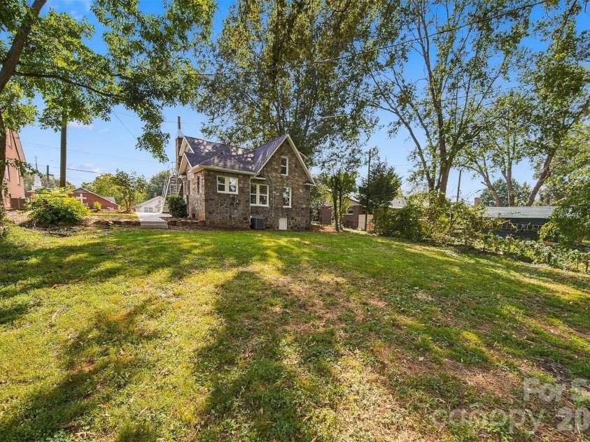 436 Green Street, Morganton, NC 28655.  MLS# CAR4426921, YatesRealty ID 52356. 