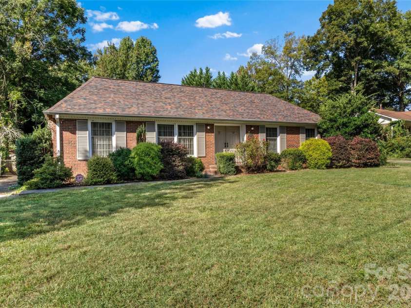 3103 Centennial Street, High Point, NC 27265.  MLS# CAR4426868, YatesRealty ID 52357. 