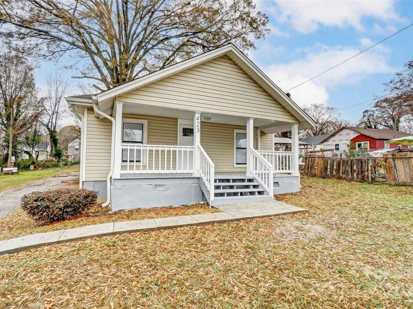 423 Oak Street, Gastonia, NC 28054.  MLS# CAR4206712, YatesRealty ID 5236. 
