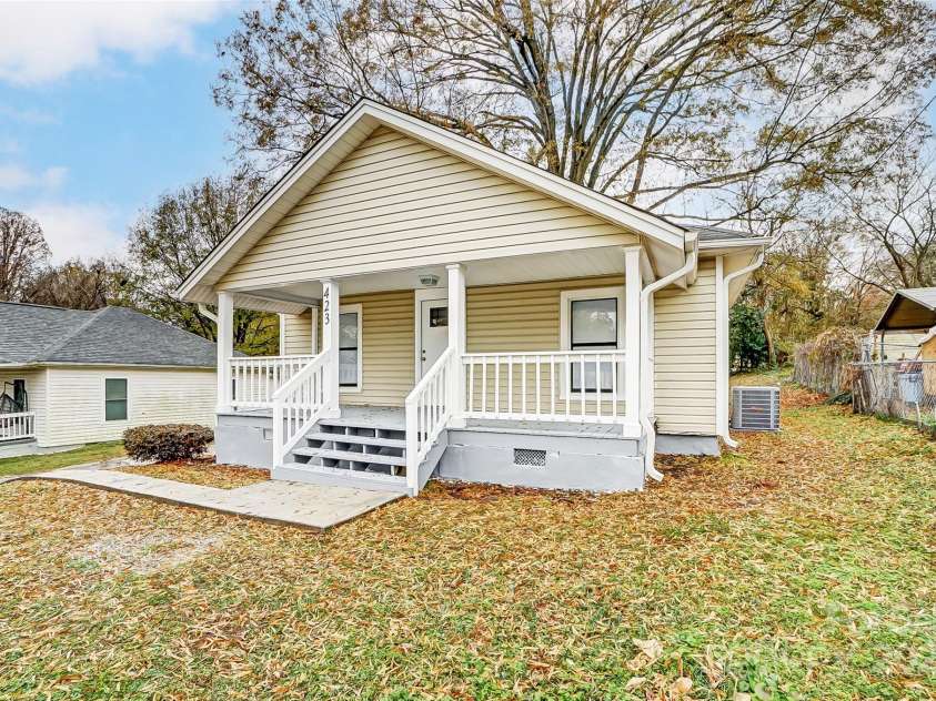 423 Oak Street, Gastonia, NC 28054.  MLS# CAR4206712, YatesRealty ID 5236. 